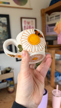 Load image into Gallery viewer, Monarch Daisy Tea Cup 1