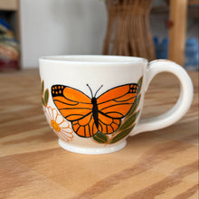 Load image into Gallery viewer, Monarch Daisy Tea Cup 1