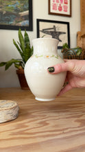 Load image into Gallery viewer, Daisy Vase 30
