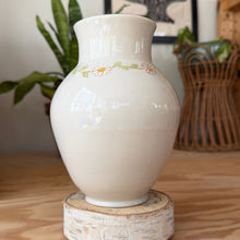 Load image into Gallery viewer, Daisy Vase 30
