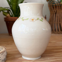 Load image into Gallery viewer, Daisy Vase 30
