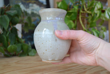 Load image into Gallery viewer, Simply Simple Vase 15
